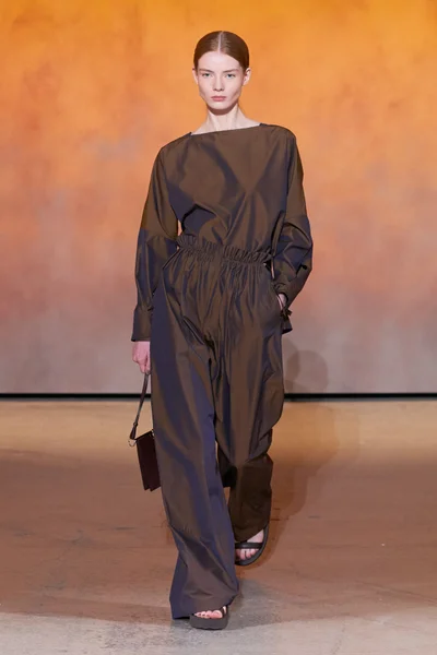 Look 27